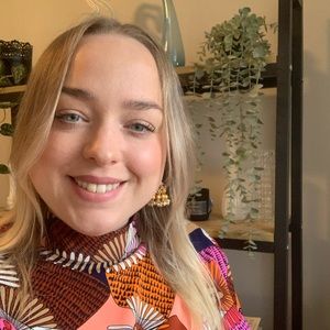 Meet your Posher, Laura